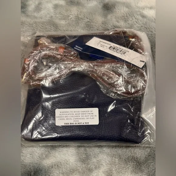 Dooney & Bourke Penn State Nittany Lions Navy Crossbody Bag with Dust Bag NEW - Picture 13 of 15